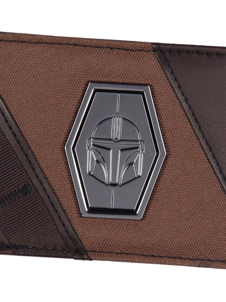 Men's Adult Bifold Star Wars The Mandalorian Wallet Metal Helmet Badge One Size